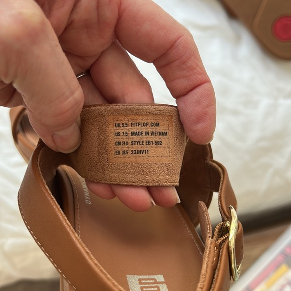 Fitflop Gracie flat sandal, tan, EXCELLENT pre-owned condition - Picture 6 of 9